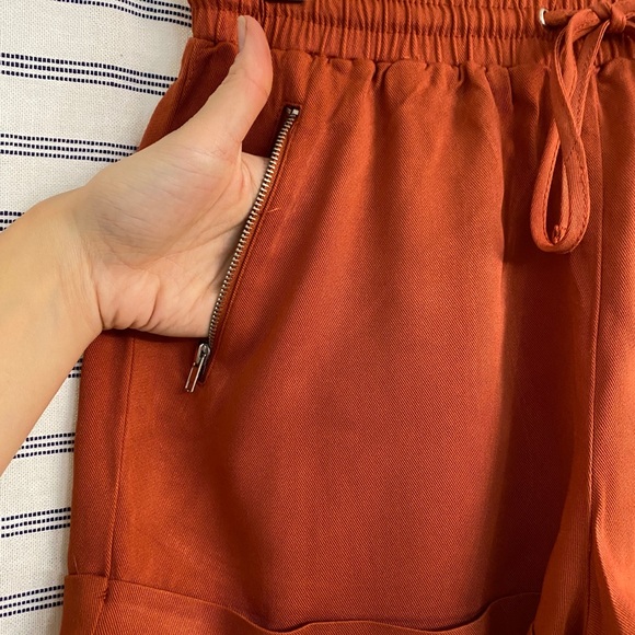 Rust Drawstring Cuffed Shorts - Picture 4 of 6